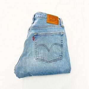 Levi's Wedgie Straight Light Wash Denim Jeans Button Fly Raw Hem Size 26